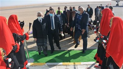 وصول أولي رحلات مصر للطيران بالوادي الجديد | صور