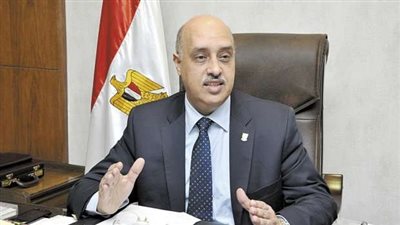 رئيس تعاونيات الإسكان يدلي بصوته في انتخابات المهندسين 