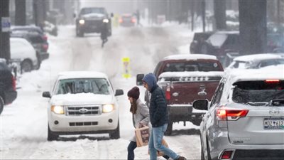 انقطاع الكهرباء عن 235 ألف شخص.. عاصفة جليدية تضرب شرق الولايات المتحدة