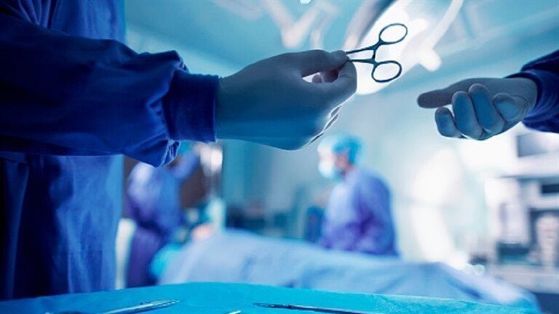 استخراج مقص من بطن