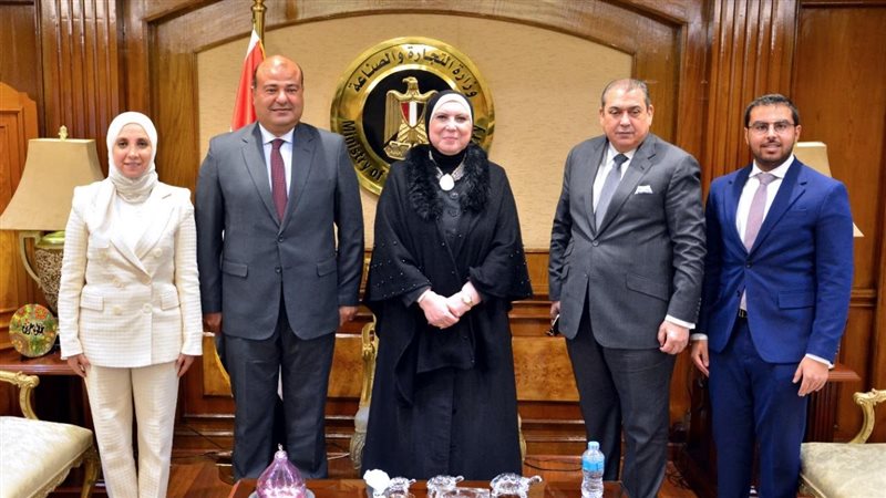 وزيرة التجارة تستقبل