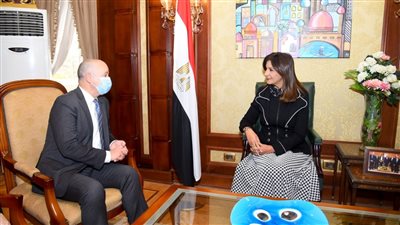 نبيلة مكرم تبحث مع السفير الكندي سبل التعاون في مجال الهجرة