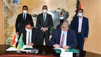 محافظة الفيوم توقع اتفاقا لتوصيل مياه الشرب للأسر الفقيرة بالمجان
