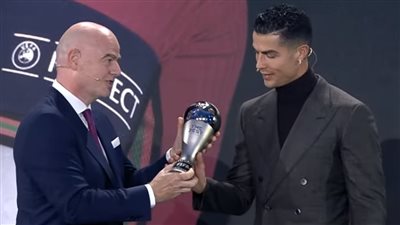 رونالدو يكشف موعد اعتزاله نهائيا في حفل جوائز ذا بيست
