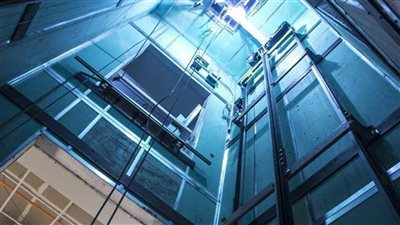 العناية الإلهية تنقذ 4 أشخاص سقط بهم مصعد حديدي في الشرقية