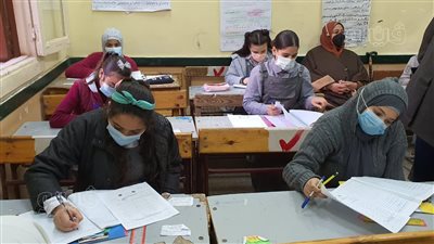  وكيل وزارة التربية والتعليم بالغربية يتفقد امتحانات صفوف النقل | صور