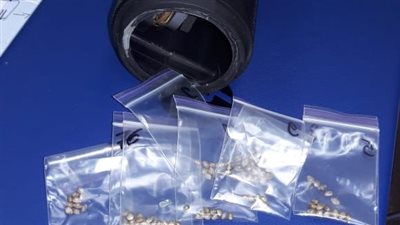 للمرة الثانية.. إحباط تهريب مخدر الماريجوانا داخل سماعة بمطار القاهرة