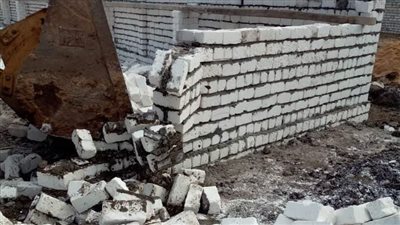 إزالة 5 حالات تعد بالبناء المخالف بالمنيا