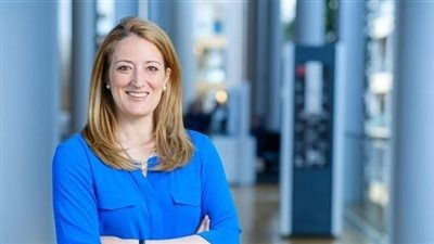 أصغر من يشغل المنصب.. انتخاب المالطية روبرتا ميتسولا رئيسة للبرلمان الأوروبي بالإجماع