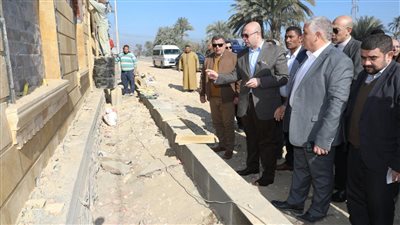 محافظ بني سويف خلال تفقده تطوير ميدان الأزهري: التواجد الميداني مهم| صور