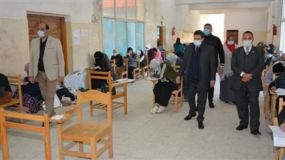  رئيس جامعة دمياط يتابع الامتحانات الالكترونية واستعدادات الكليات