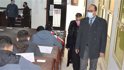 رئيس جامعة العريش يشدد على تطبيق الإجراءات الاحترازية أثناء الامتحانات