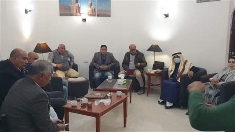 جانب من لقاء محافظ