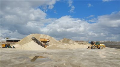 ضبط 700 طن ملح مجهول المصدر داخل مخزن بدون ترخيص في الإسكندرية