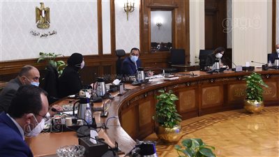 لتوفير فرص عمل.. مدبولي يتابع موقف المجمعات الصناعية بالمحافظات