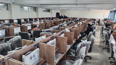 حسين يشهد عقد الاختبارات الإلكترونية التجريبية الثانية بجامعة الزقازيق 