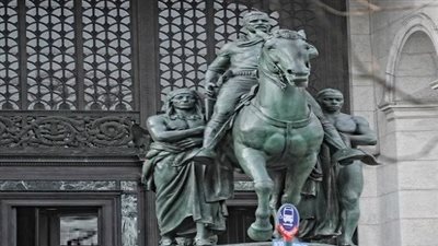 اتهموه بالاستعمار والعنصرية.. إزالة تمثال الرئيس روزفلت من نيويورك