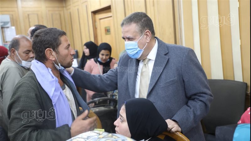 محافظ المنوفية يسلم