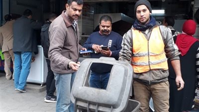الجيزة تنشر صناديق القمامة أمام المحلات | صور