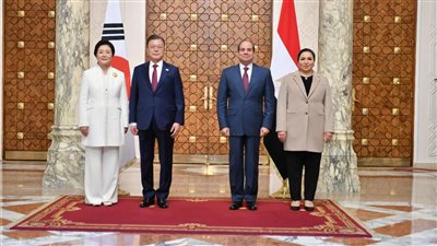  بسام راضي: الرئيس السيسي وقرينته يستقبلان رئيس كوريا الجنوبية وقرينته.. شهد الرئيسان مراسم التوقيع على عدد من مذكرات التفاهم في مجالات الشراكة التجارية والاقتصادية والتعاون الإنمائي والسكك الحديدية