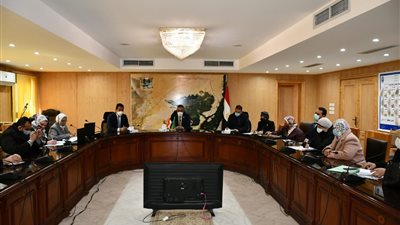محافظ الفيوم يعقد اجتماعا للمجلس الإقليمي للسكان