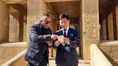 رئيس هيئة التراث الثقافي بكوريا الجنوبية يزور معبد الكرنك| صور