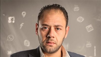 واللي ما يشتري يتفرج.. محمد علي رزق يحيك مؤامرة ضد إيهاب فهمي | فيديو