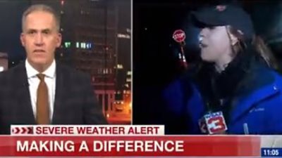  مراسلة تستكمل البث المباشر رغم تعرضها لحادث على الهواء |فيديو 