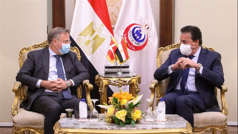 الدكتور خالد عبدالغفاروالسفير