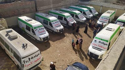 كشف وعلاج بالمجان لـ 1568 مريضًا في قافلة طبية ببني سويف | صور 