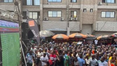 بسبب إهدار ركلة الجزاء.. جماهير سيراليون تحاصر منزل مهاجم المنتخب