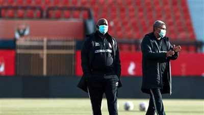 كأس الرابطة..موسيماني يتفقد أرضية ملعب السلام قبل مواجهة المقاولون