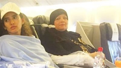 زينة تعلن إصابة والدتها بفيروس كورونا