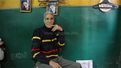 حبيتها وهي حبتني.. حكايات عم أحمد مع “مكواة الرجل” في 60 عاما | فيديو وصور 