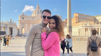 الحب في ملاعب كرة القدم.. بطاقة حمراء أشعلت الحب بين الحكم 