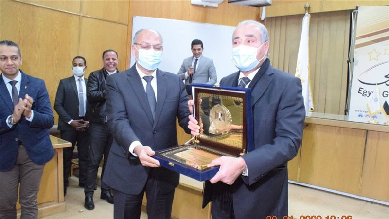 وزير التموين اثناء