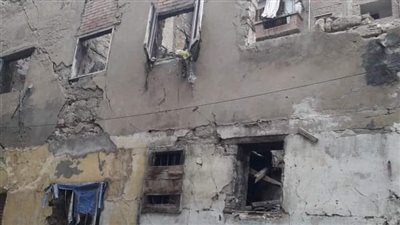 إزالة الأجزاء الخطرة من ٤ عقارات بغرب الإسكندرية| صور 