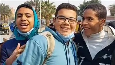 طلاب أولى ثانوي بعد امتحان اللغة العربية: الاسئلة سهلة.. تسلم إيد اللي حط الامتحان | فيديو 