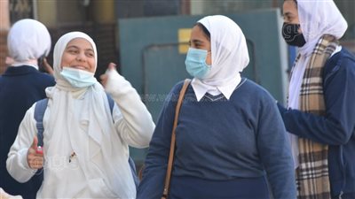 طالبات أولى ثانوي بالجيزة: امتحان العربي من بره المنهج لكن سهل | فيديو