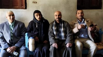 الأب أصيب بجلطة حزنا على فقدانه.. حكاية شاب عاد لأسرته بعد ١٣ سنة بالأقصر |صور