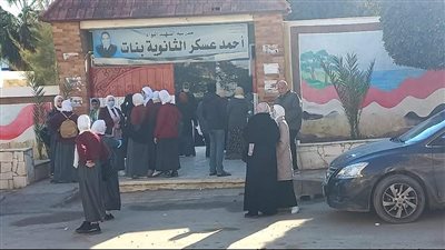 طلاب أولى ثانوي بالعريش عن امتحان العربي: سهل وحلناه قبل الوقت المحدد| فيديو