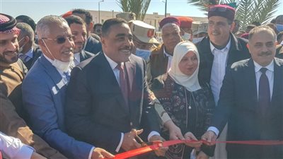 محافظ مطروح يتفقد المنتجات بمهرجان التمور | صور 