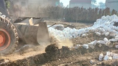 إزالة 19 حالة تعدي بناء مخالف على الأراضي الزراعية بالمنيا