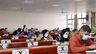  4500 طالبا يؤدون امتحانات نصف العام بآداب طنطا