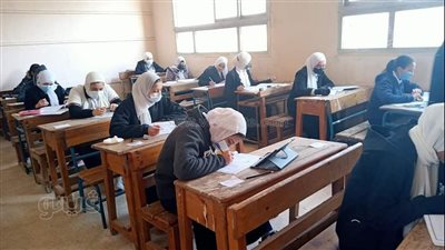 بدء امتحان اللغة الأجنبية الأولى للصف الأول الثانوي ورقيًا