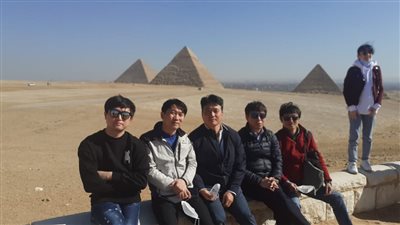 رئيس هيئة التراث الثقافي بكوريا الجنوبية يزور الأهرامات