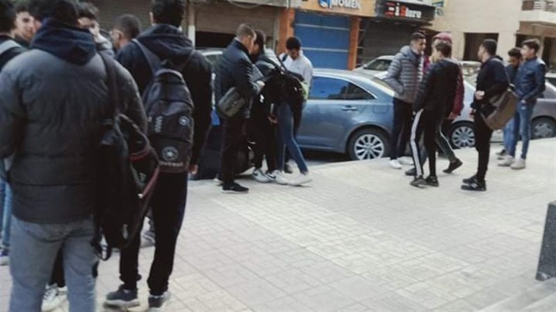 توافد طلاب الصف الاول