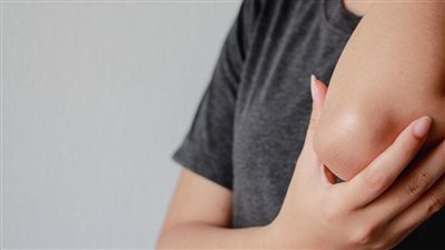 وصفات طبيعية لتقليل خشونة الركبتين والكوعين في الصيف