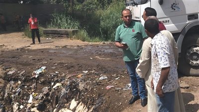 محلية نجع حمادي تطهر ترعة الشيخ حمد وترفع 47 طنًا من المخلفات (صور)