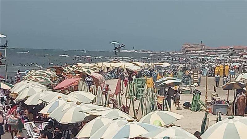 إقبال كبير على شاطئ